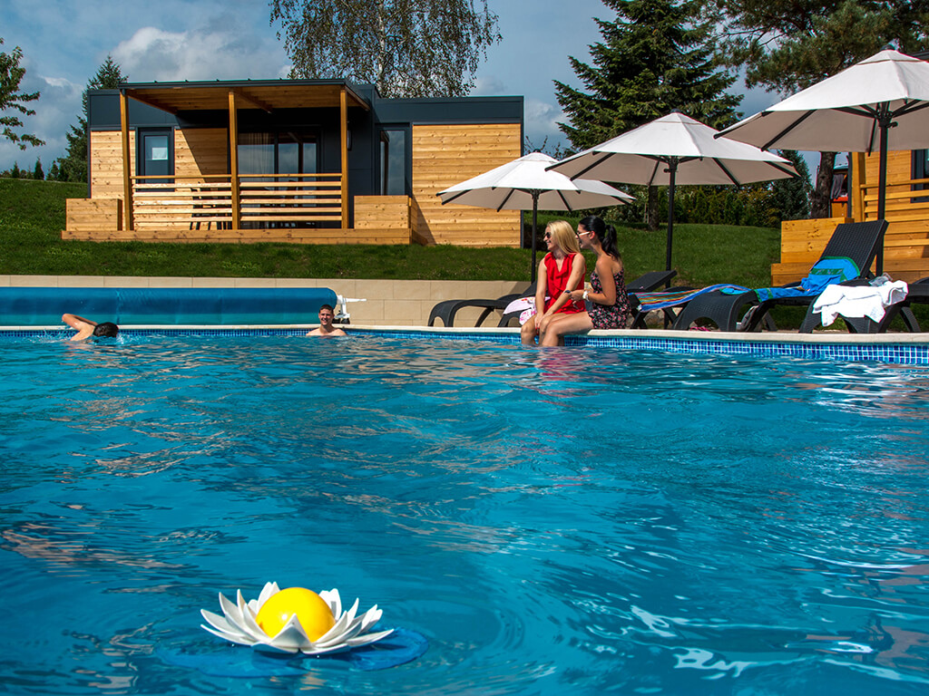 Camping Turist Grabovac mobile homes outside pool