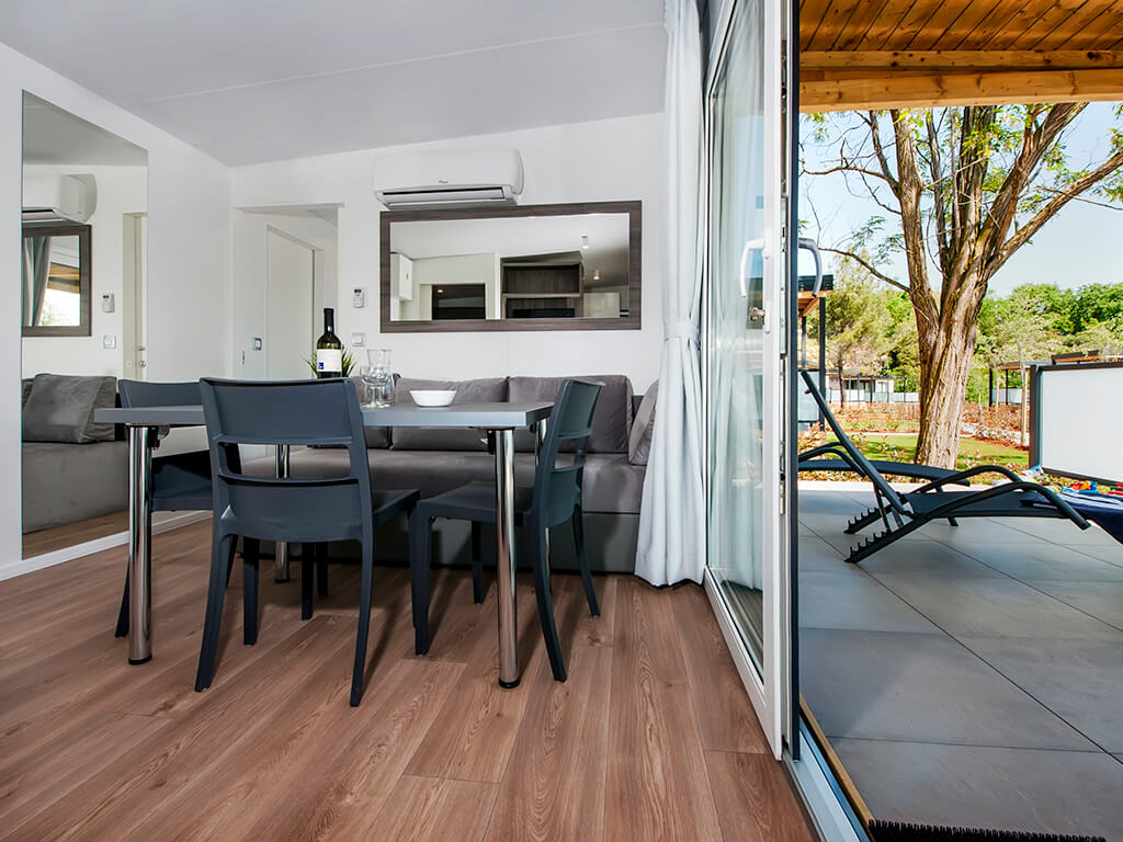 Solaris Naturist Camping Resort Premium mobile home interior 1