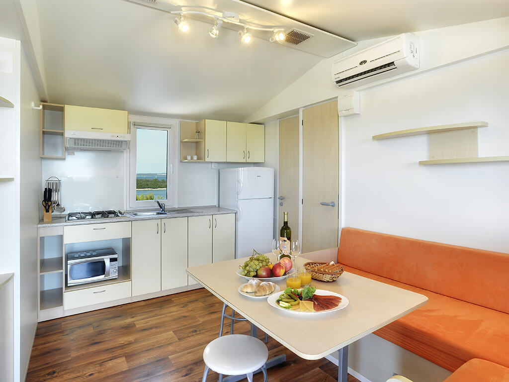 Camping Brioni Superior mobile home interior kitchen