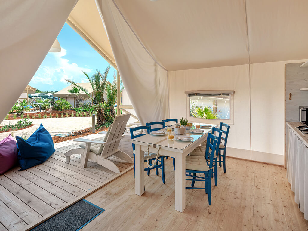 Camping Resort Lanterna Maro Premium Glampin Tent interior