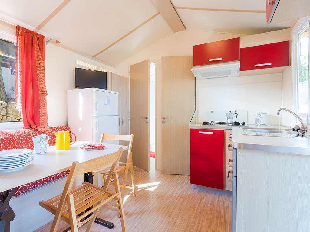 Camping Village Poljana Mobile Homes  Blu Romatic kitchen and dinning area
